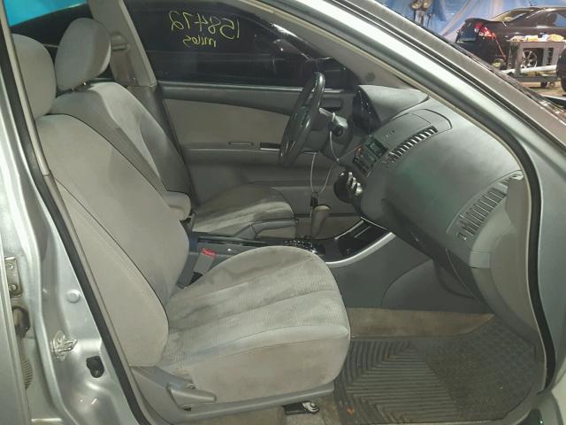 1N4AL11D15C340031 - 2005 NISSAN ALTIMA S SILVER photo 5