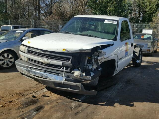 1GBGC24U12Z140916 - 2002 CHEVROLET SILVERADO WHITE photo 2