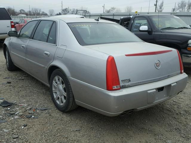 1G6KD57Y28U122243 - 2008 CADILLAC DTS SILVER photo 3