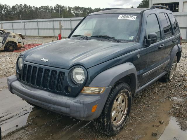 1J4GL48595W583275 - 2005 JEEP LIBERTY SP GREEN photo 2