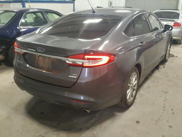 3FA6P0HD7HR363894 - 2017 FORD FUSION SE GRAY photo 4