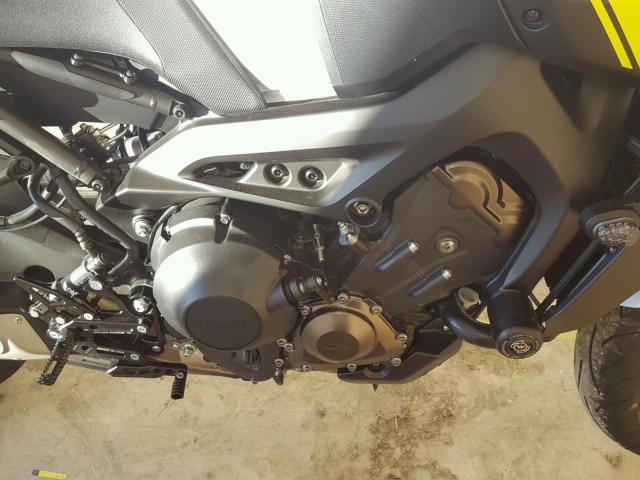 JYARN53E7HA000382 - 2017 YAMAHA FZ09 TWO TONE photo 7