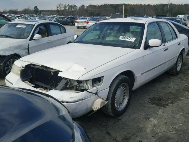 2MEFM75W4WX691806 - 1998 MERCURY GRAND MARQ WHITE photo 2