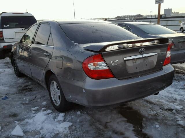 4T1BF32KX2U541393 - 2002 TOYOTA CAMRY LE ნაცრისფერი ფოტო 3