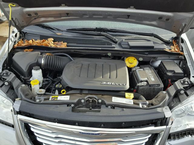 2C4RC1CG0ER346804 - 2014 CHRYSLER TOWN & COU GRAY photo 7