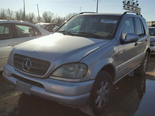 4JGAB72E5YA164930 - 2000 MERCEDES-BENZ ML 430 SILVER photo 2