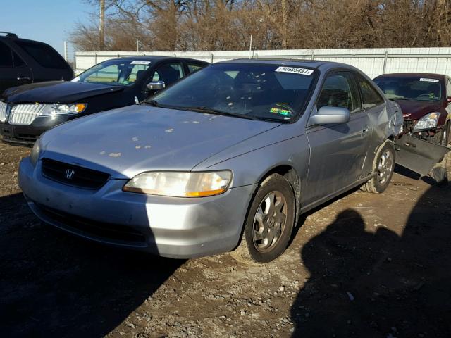 1HGCG3274WA011026 - 1998 HONDA ACCORD EX SILVER photo 2