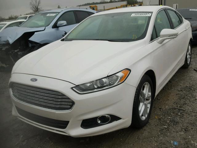 1FA6P0HD2E5384053 - 2014 FORD FUSION SE WHITE photo 2