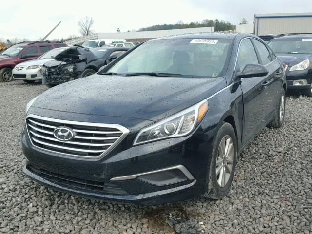 5NPE24AF2HH553306 - 2017 HYUNDAI SONATA SE BLACK photo 2