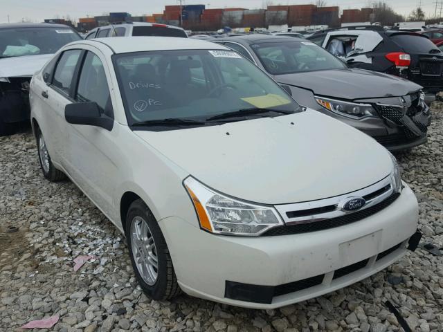 1FAHP35N59W112295 - 2009 FORD FOCUS SE WHITE photo 1