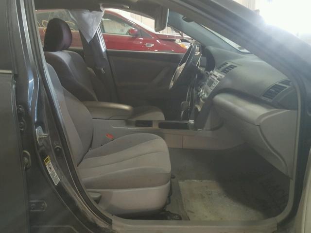 4T4BE46K59R062883 - 2009 TOYOTA CAMRY BASE GRAY photo 5