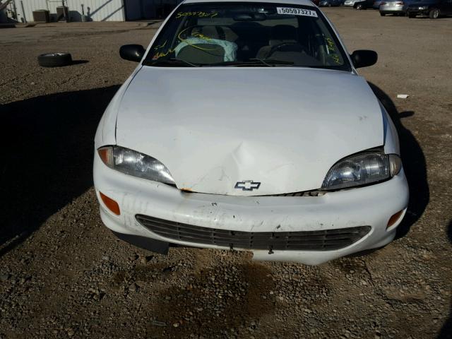 1G1JF5246W7208277 - 1998 CHEVROLET CAVALIER L WHITE photo 9