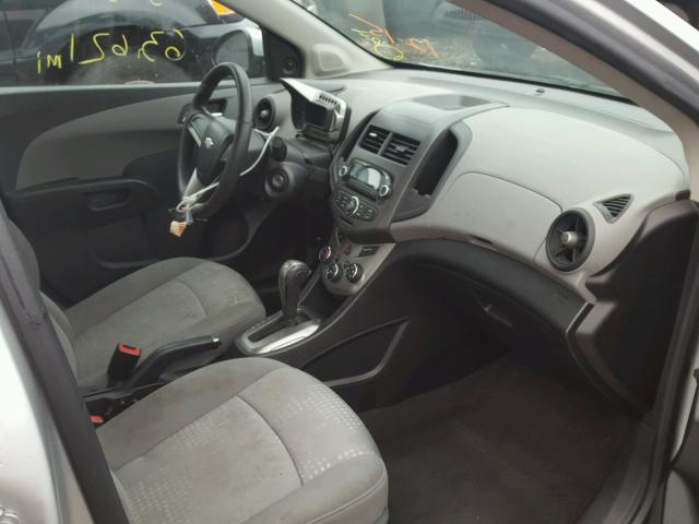 1G1JA5SH5C4203280 - 2012 CHEVROLET SONIC LS 银色 照片 5