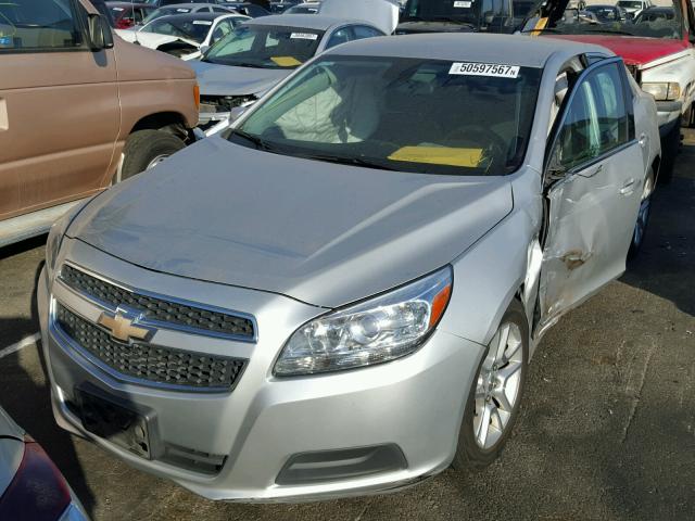 1G11D5SR7DF306111 - 2013 CHEVROLET MALIBU 1LT ვერცხლისფერი ფოტო 2