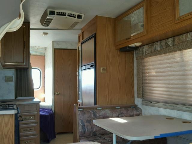 1FDKE30S9VHA88189 - 1997 FORD WINNEBAGO WHITE photo 6