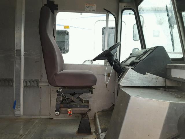 5B4KP42R813327288 - 2001 WORKHORSE CUSTOM CHASSIS COMMERCIAL 白色 照片 5