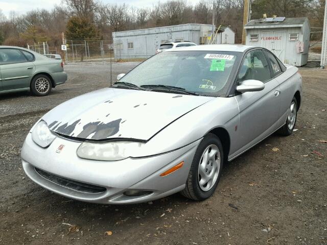1G8ZY12712Z162177 - 2002 SATURN SC2 SILVER photo 2
