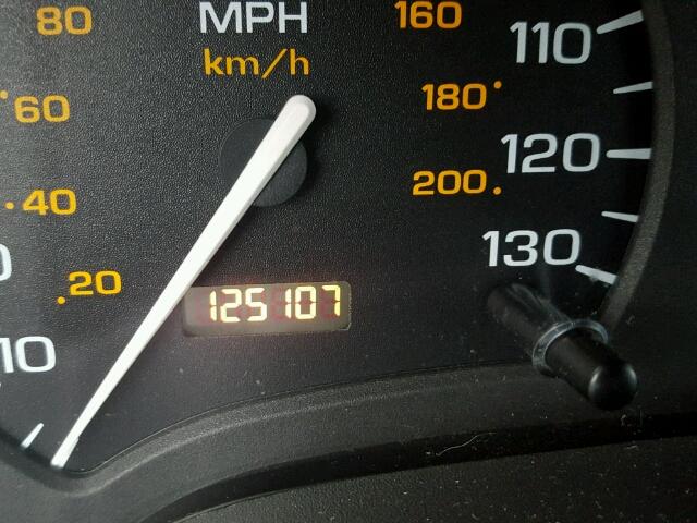 1G8ZY12712Z162177 - 2002 SATURN SC2 SILVER photo 8