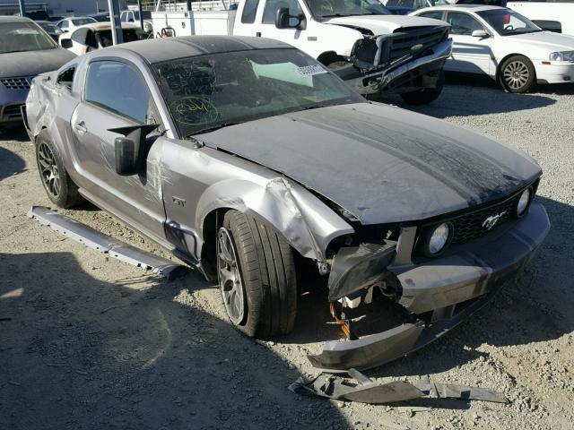 1ZVHT82HX65262760 - 2006 FORD MUSTANG GT GRAY photo 1