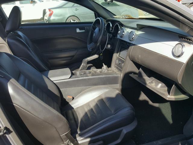 1ZVHT82HX65262760 - 2006 FORD MUSTANG GT GRAY photo 5