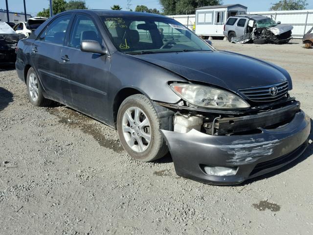 4T1BF32K95U595739 - 2005 TOYOTA CAMRY LE ნაცრისფერი ფოტო 1