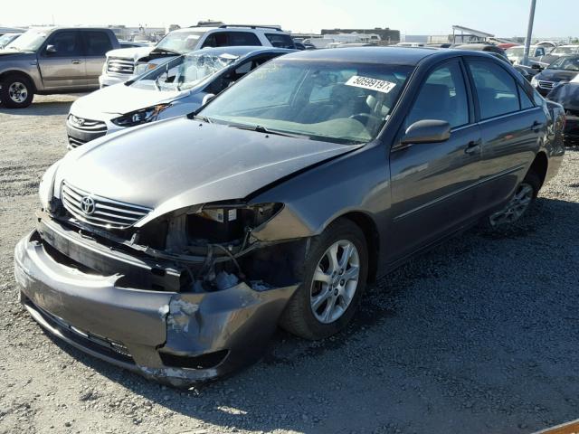 4T1BF32K95U595739 - 2005 TOYOTA CAMRY LE ნაცრისფერი ფოტო 2