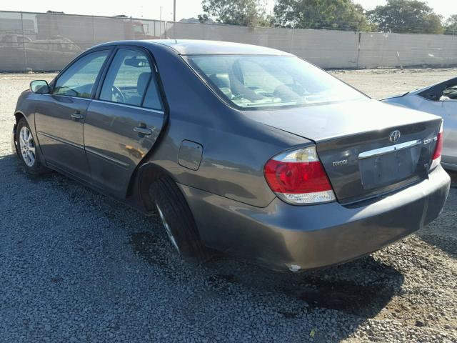 4T1BF32K95U595739 - 2005 TOYOTA CAMRY LE ნაცრისფერი ფოტო 3