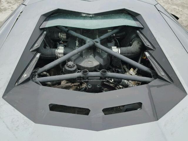ZHWUC1ZD8DLA01805 - 2013 LAMBORGHINI AVENTADOR GRAY photo 9