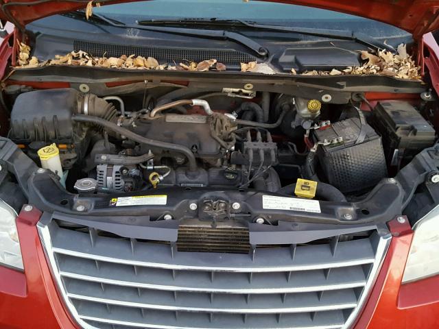 2A8HR54P58R835941 - 2008 CHRYSLER TOWN & COU RED photo 7