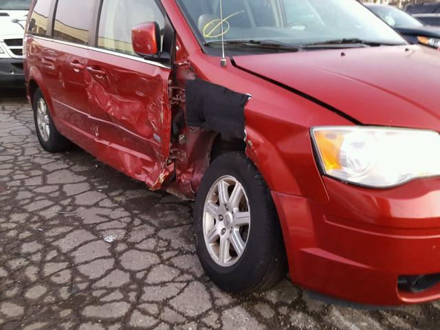 2A8HR54P58R835941 - 2008 CHRYSLER TOWN & COU RED photo 9