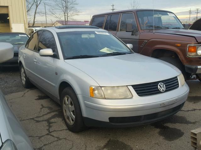 WVWAC63B31P016164 - 2001 VOLKSWAGEN PASSAT GLS SILVER photo 1