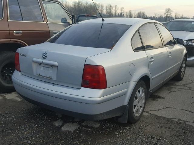 WVWAC63B31P016164 - 2001 VOLKSWAGEN PASSAT GLS SILVER photo 4