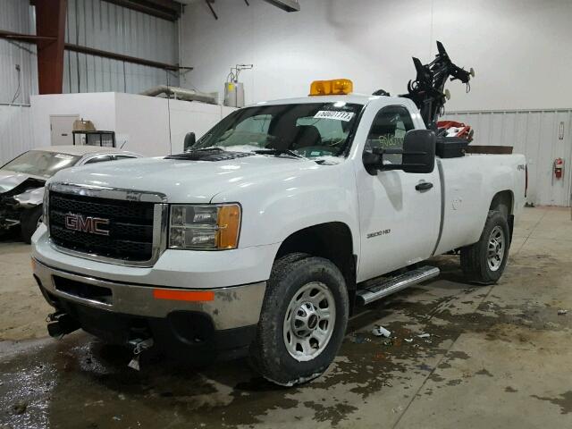 1GT022CG6CZ180096 - 2012 GMC SIERRA K35 WHITE photo 2