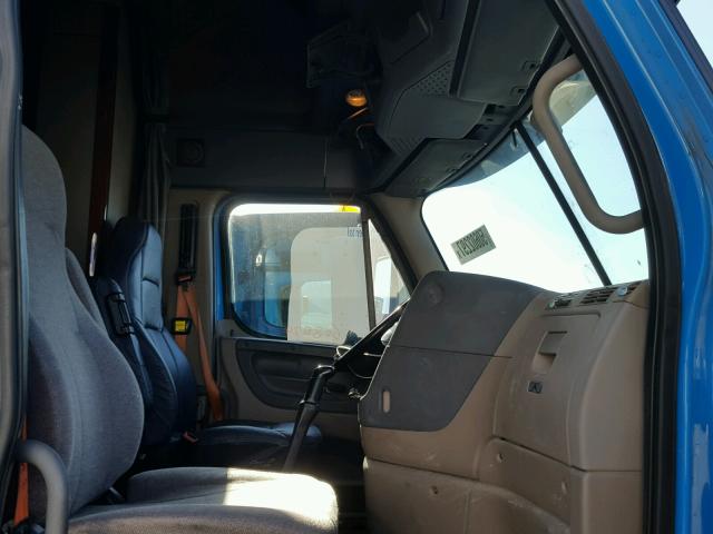 1FUJGHDV4CLBH5463 - 2012 FREIGHTLINER CASCADIA 1 BLUE photo 5