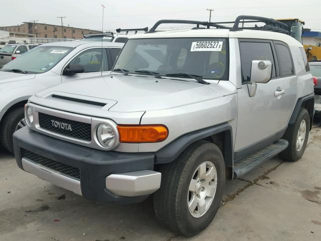 JTEZU11FX70012408 - 2007 TOYOTA FJ CRUISER GRAY photo 2