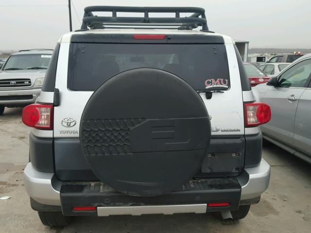 JTEZU11FX70012408 - 2007 TOYOTA FJ CRUISER GRAY photo 9