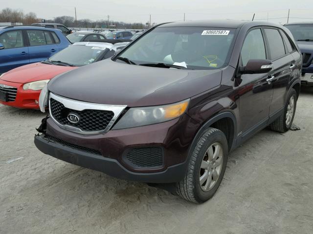 5XYKTCA10BG070510 - 2011 KIA SORENTO BA BURGUNDY photo 2