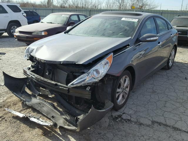 5NPEC4AC6BH275875 - 2011 HYUNDAI SONATA SE GRAY photo 2