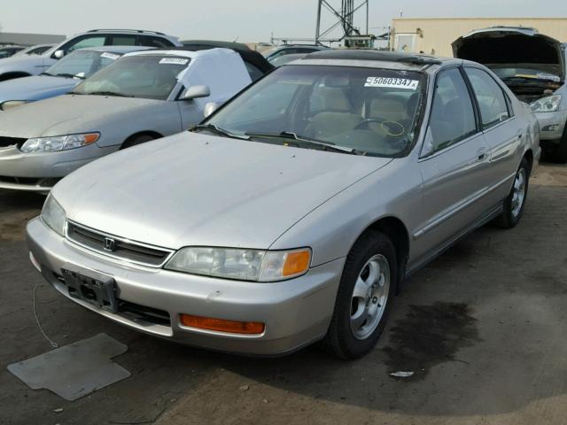 1HGCD560XVA266117 - 1997 HONDA ACCORD SE SILVER photo 2