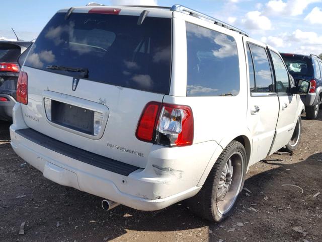 5LMFU27586LJ01010 - 2006 LINCOLN NAVIGATOR Biały zdjęcie 4