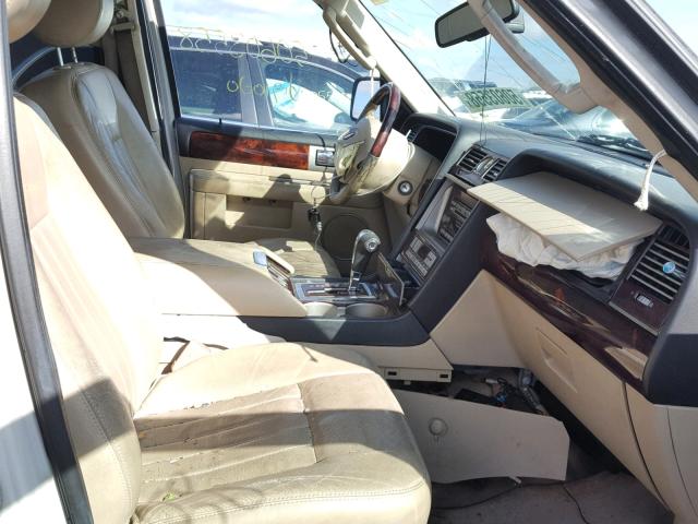 5LMFU27586LJ01010 - 2006 LINCOLN NAVIGATOR Biały zdjęcie 5