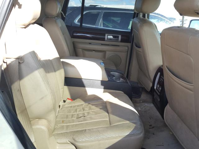 5LMFU27586LJ01010 - 2006 LINCOLN NAVIGATOR Biały zdjęcie 6