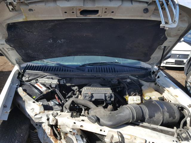 5LMFU27586LJ01010 - 2006 LINCOLN NAVIGATOR Biały zdjęcie 7