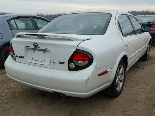 JN1CA31A8YT004958 - 2000 NISSAN MAXIMA GLE WHITE photo 4