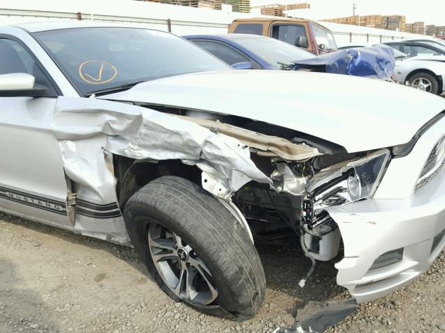 1ZVBP8AM5E5229639 - 2014 FORD MUSTANG SILVER photo 9