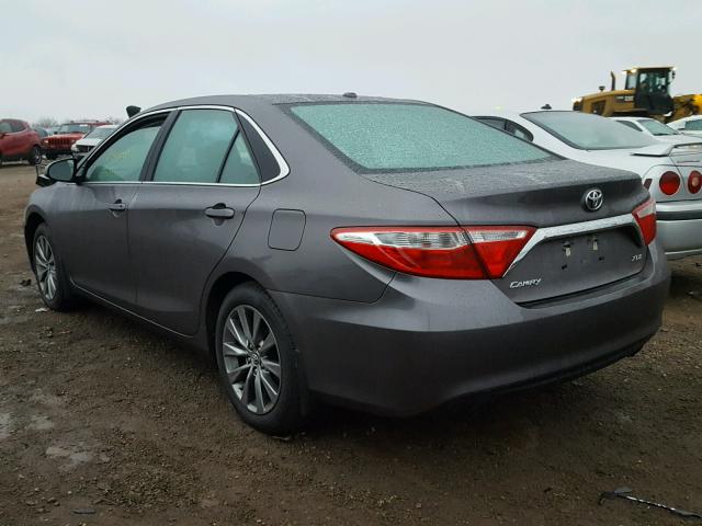 4T1BF1FK4FU887251 - 2015 TOYOTA CAMRY LE GRAY photo 3