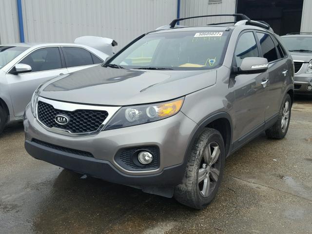 5XYKU4A25DG410622 - 2013 KIA SORENTO EX SILVER photo 2