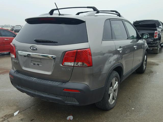 5XYKU4A25DG410622 - 2013 KIA SORENTO EX SILVER photo 4