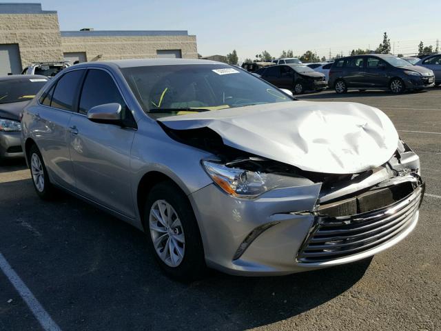 4T1BF1FK7FU965974 - 2015 TOYOTA CAMRY LE GRAY photo 1