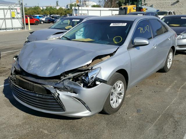 4T1BF1FK7FU965974 - 2015 TOYOTA CAMRY LE GRAY photo 2